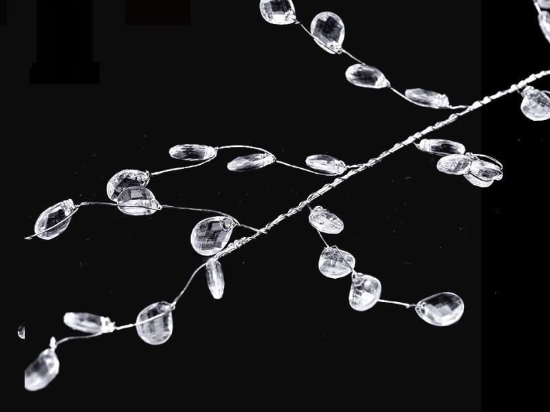 Zweig mit geschliffenen Perlen